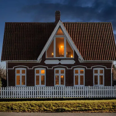 Feriehus With Sea And Harbor View Tranekær