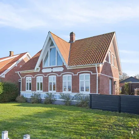 With Sea And Harbor View Vakantiehuis Tranekær